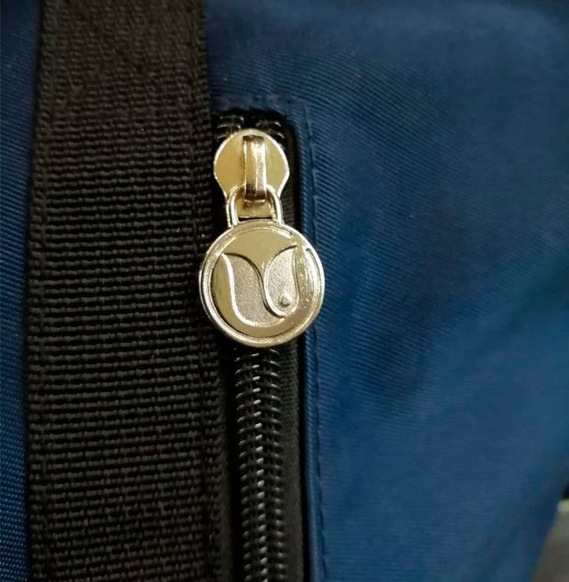 Retulp YKK cooler bag metal puller details