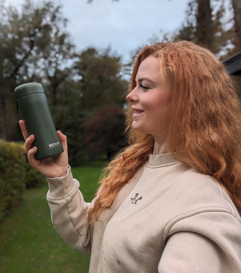 Employee Coby of Retulp with coffee mug for year-end gifts